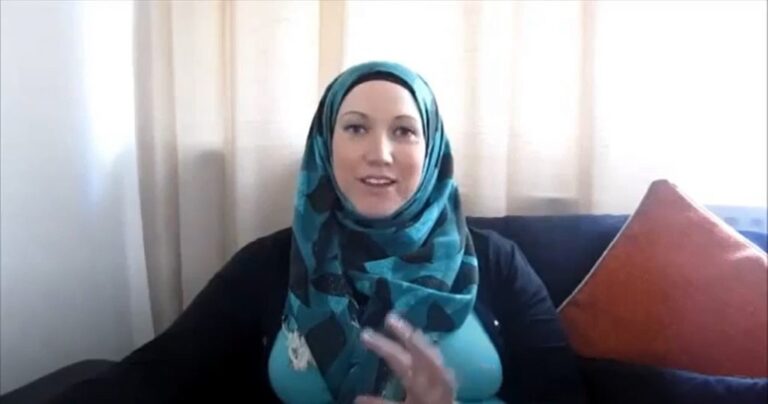 SWIMMING WITH HIJAB & MODESTLY ACTIVE REVIEW